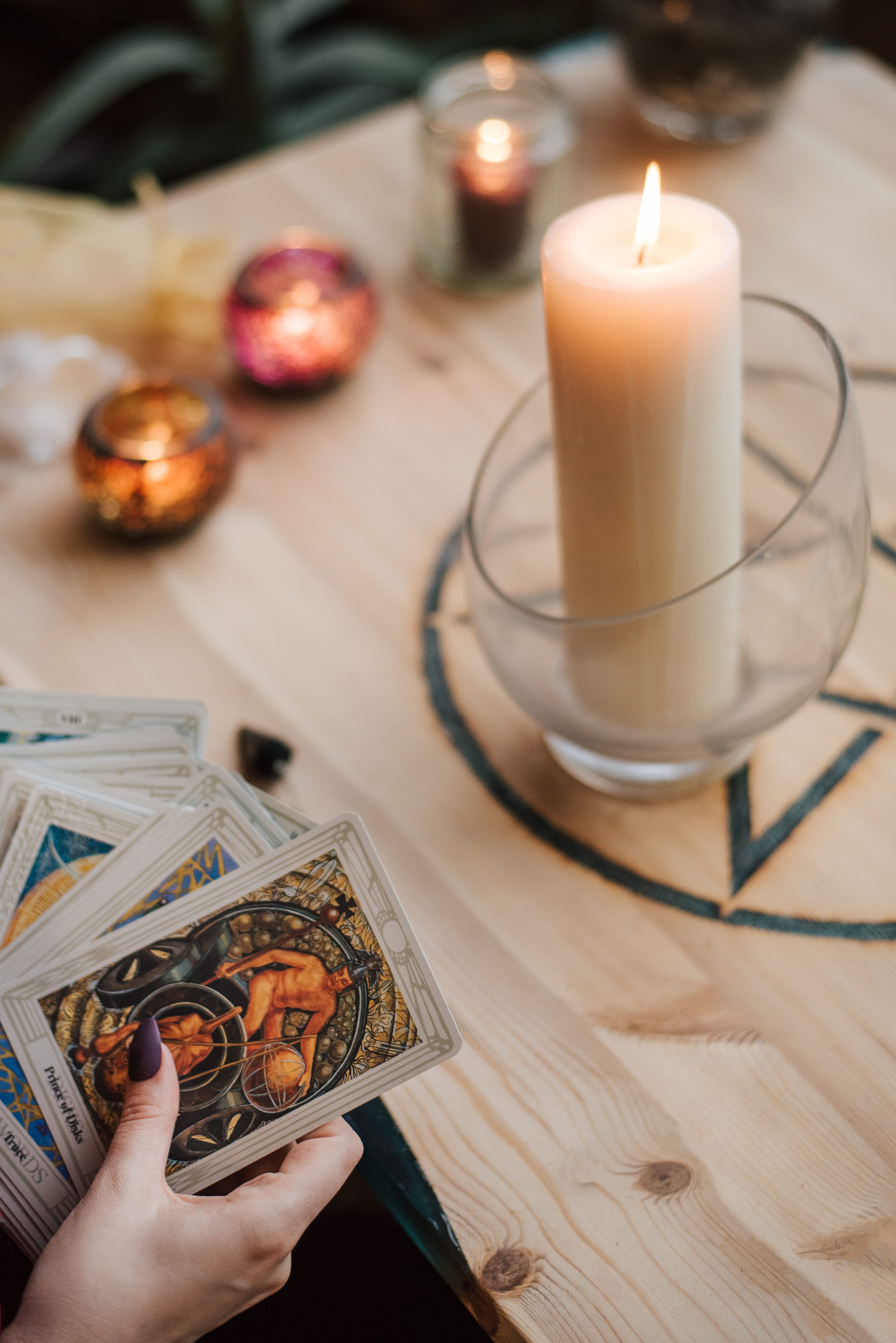 Tarot Versus Oracle